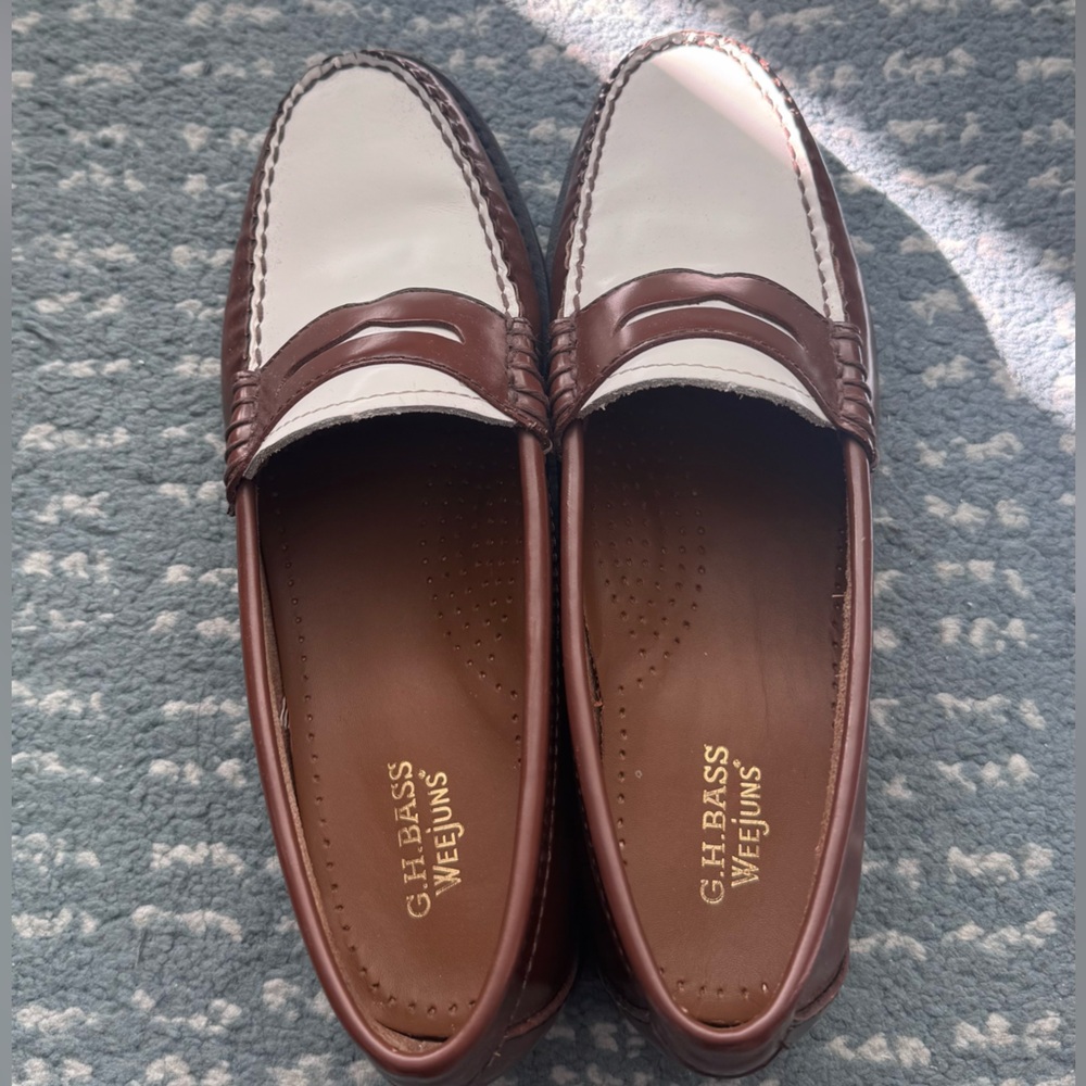 G.H. Bass & Co. Men's Brown and White Loafers - Picture 2 of 3